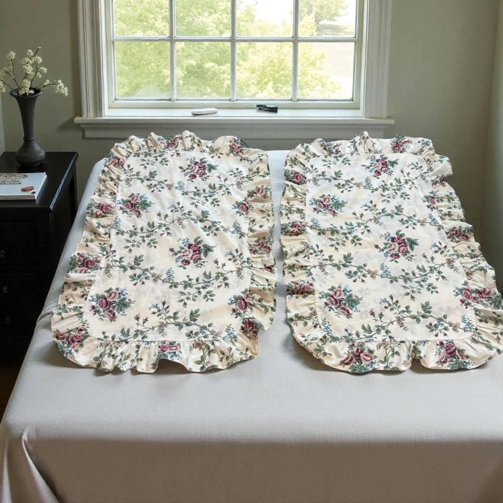 2 Westpoint Stevens Victorian Floral Ruffle Pillow Shams Pink Blue Flowers Vine